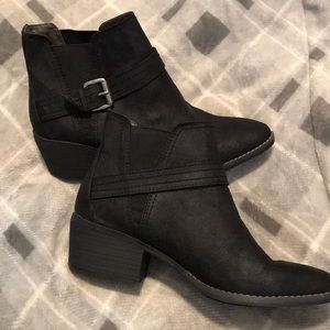 black wedges boots